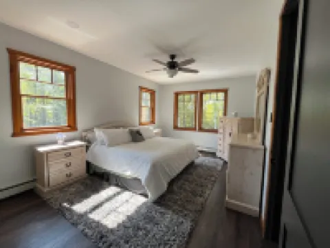 New Adirondack spacious cabin in the Lake George and Gore Mountain Area