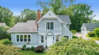 Charming 4-bedroom cottage in South Haven -- 2 miles from beach and downtown.