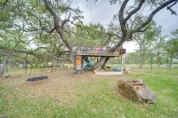 Secluded Country Hideaway w/ Fire Pit & Pool! - Homestays