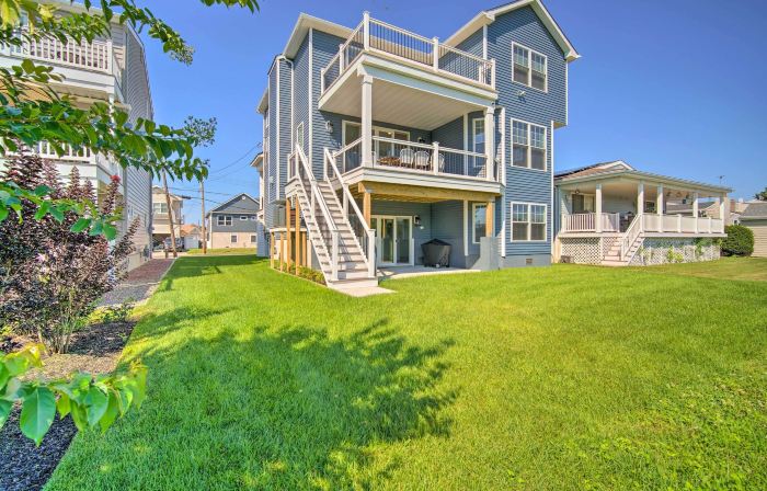 Gorgeous Newly Built Home Golf Course View!