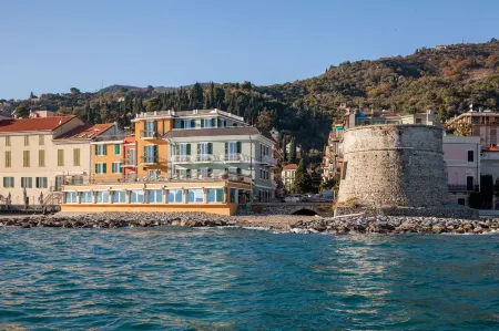 Hotel Savoia Отели рядом с достопримечательностью «Bagni Alexandra»