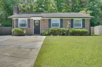 Cozy Goose Creek Escape w/ Patio & Grill - Homestays