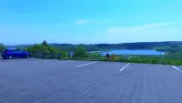 Econo Lodge  Inn & Suites - parking