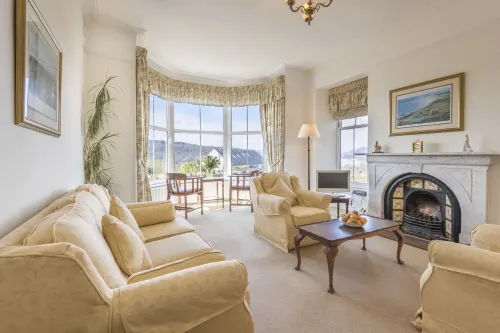 Blenheim Lodge - Bed and Breakfasts