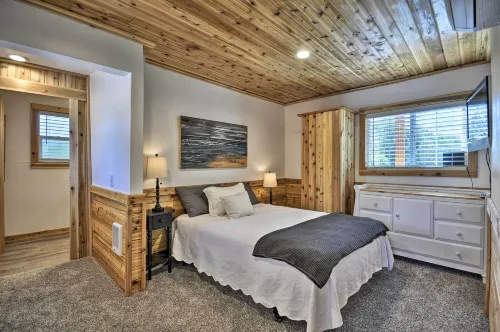 Floating Home on Columbia River w/ Provided Kayaks - balcony