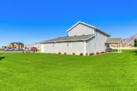 Utah Retreat w/ Patio, Gas Grill & Mountain Views! - Homestays