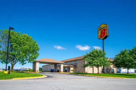 Super 8 by Wyndham Kokomo Отели в г. Howard County