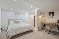 Luxury Home - Pool Table/Bar/Patio Hotels in Skokie