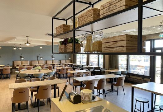 스카이라인 에어포트 호텔 로비