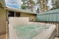 2 Mi to Downtown: Home w/ Hot Tub in Estes Park! - Kitchens