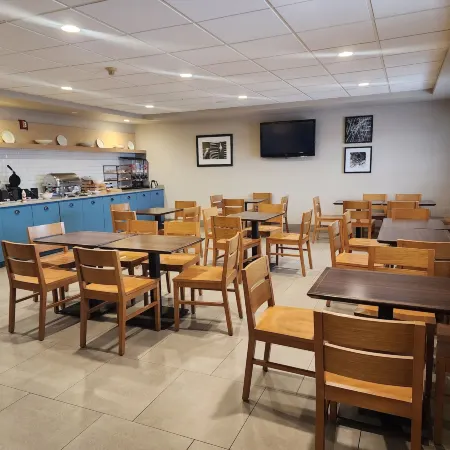 Country Inn & Suites by Radisson, Green Bay, WI