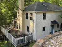 Lakeside 3 BR Retreat - Huge Decks, 1 mile from Hurricane Marina & Beach