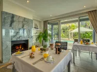 Atlantic Palms Hotels near Paddocks shopping Centre