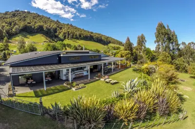 City Lights Boutique Lodge Hotels in Western Heights