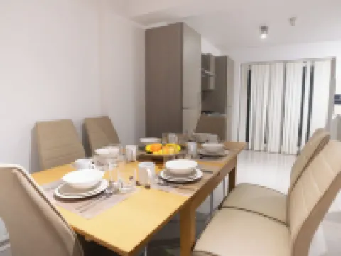 D'Luxe 5-Bed House - Sleeps 12 & Private Parking Hotels in Isleworth