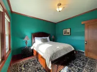 3-bedroom Craftsman home with hot tub/sauna in the Heart of Arcata