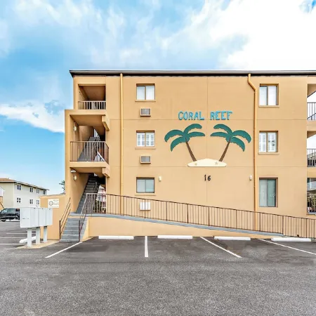 Luxurious Ocean Block midtown condo with private balcony