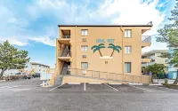 Luxurious Ocean Block midtown condo with private balcony