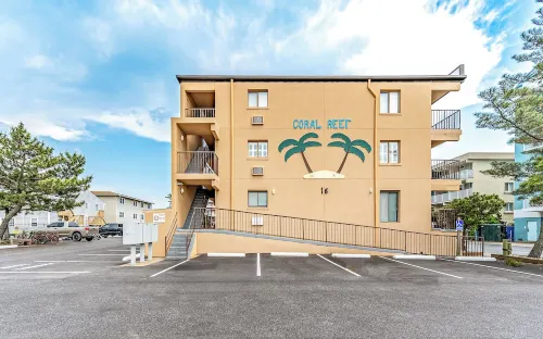 Luxurious Ocean Block midtown condo with private balcony