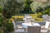 Ampoulos Rooms & Apartments Hotel a Gera