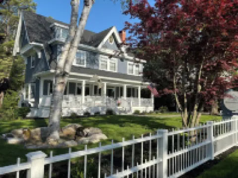 The Harbor Inn