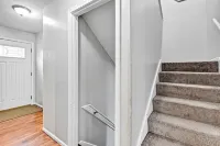 🌻BBQ🌻Luxury King Beds🌻Nearby Parks🌻 Reserved Parking🌻Smart TVs🌻Google Fiber🌻W/D🌻