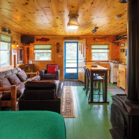Charming cabin with AC and WiFi in delightful Two Harbors Отели в г. Ту-Харборс