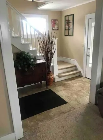 Entire House Downtown PC - off street parking Отели в г. Порт Клинтон