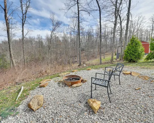 Hot Tub + Fire Pit: Frenchburg Cabin on 1 Acre Hotels in Menifee County