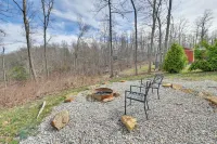 Bring a Pet: Peaceful Frenchburg Cabin on 1 Acre Hotel di Menifee County
