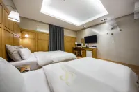 Siheung the S Hotel Hotels in Сіхин