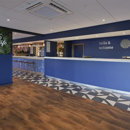 TRAVELODGE YORK CENTRAL LAYERTHORPE Отели рядом с достопримечательностью «Многофункциональный комплекс Barbican в Йорке»