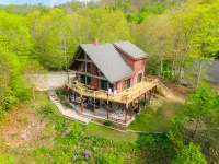 Spectacular Views, Hot Tub, and Pool Table - Stunning Cozy Retreat