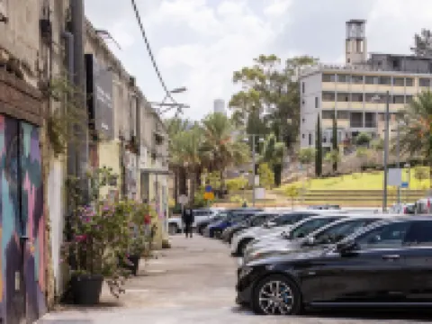 Old Charm & Modern Meets in Haifa with Shelter Hotéis em Haifa