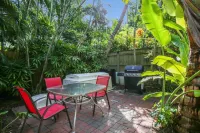 Paradise Place by AvantStay Key West Old Town Condo w Shared Pool