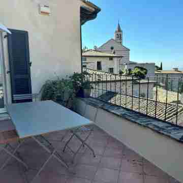 In the center of Assisi apartment with wonderful terrace Others