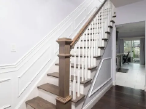 Spacious Modern Luxury Duplex Near Boston & Cambridge - Free Parking Hotels in Everett