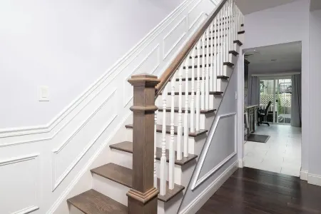 Spacious Modern Luxury Duplex Near Boston & Cambridge - Free Parking Отели в г. Эверетт