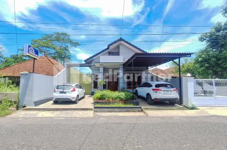 Vins Homestay Kroya Mitra RedDoorz Отели в г. Kroya