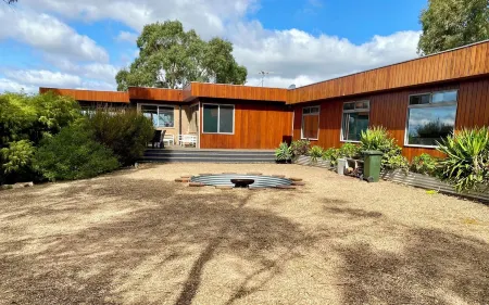 Spacious 6-BR Retreat with Breathtaking Views – Perfect for Family & Friends Отели в г. Джисборн