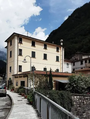 La Pania Hotels near Sassi