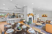 Luxury Moab Home, Stunning Views, 7 bd, sleeps 26