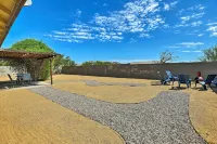 Updated Mesa Home w/ Spacious Backyard & Fire Pit! - 3-Sterne