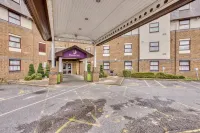 Premier Inn London Gatwick Airport (A23 Airport Way) Hotel - parking