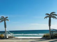 Close to beach & Steps to pool = AMAZING VACATION!