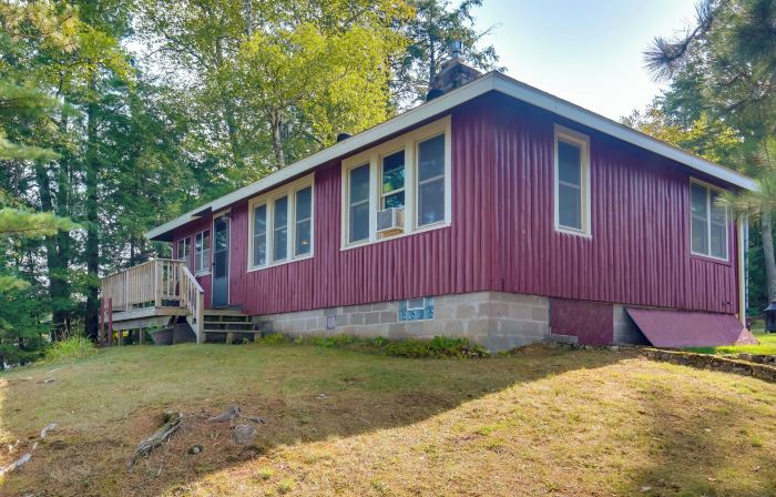 Cozy Lakefront Cabin w/ Indoor Gas Fireplace!