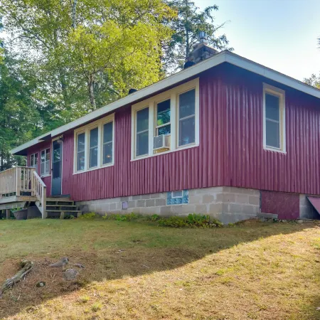 Cozy Lakefront Cabin w/ Indoor Gas Fireplace!