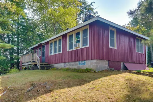 Cozy Lakefront Cabin w/ Indoor Gas Fireplace! - parking