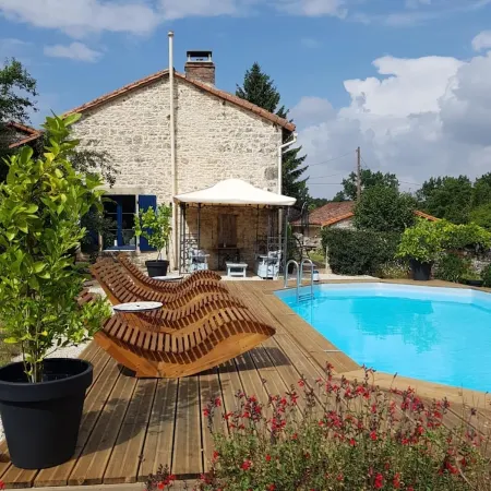 CHARMING COTTAGE WITH TERRACE OVERLOOKING THE COUNTRYSIDE