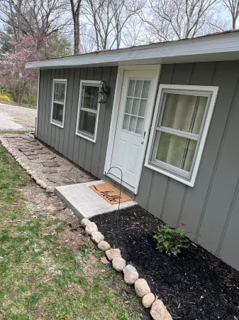 Forget your worries in this private, spacious, and serene duplex! Отели в г. Хэйстингс Чартер Тауншип